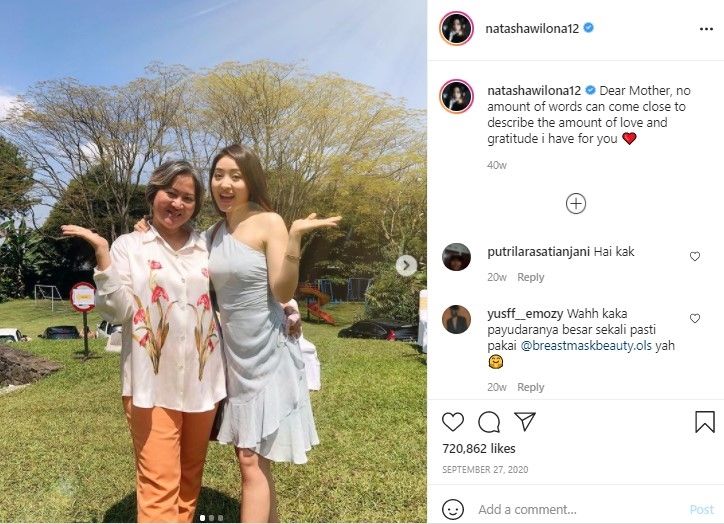 Potret kebersamaan Natasha Wilona dan ibunda. (Instagram/natashawilona12)