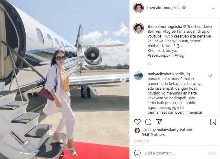 Potret Momo Geisha liburan ke Bali. (Instagram/therealmomogeisha)