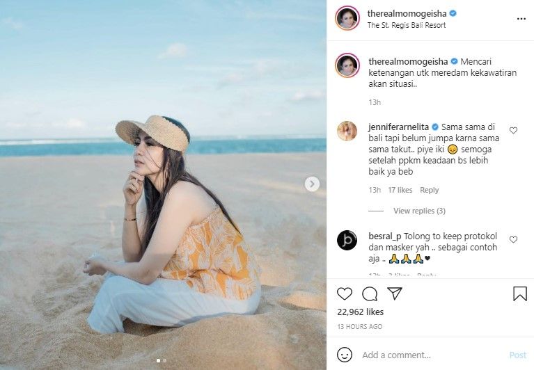 Potret Momo Geisha liburan ke Bali. (Instagram/therealmomogeisha)