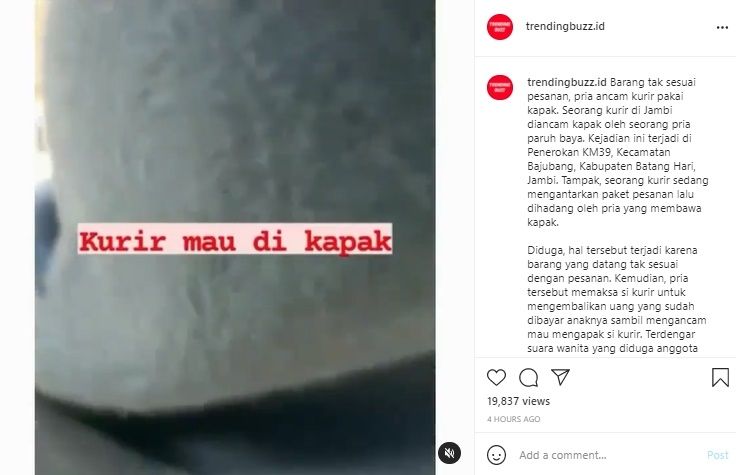 Kurir Diancam Pakai Kapak Saat COD. (Instagram/@trendingbuzz)