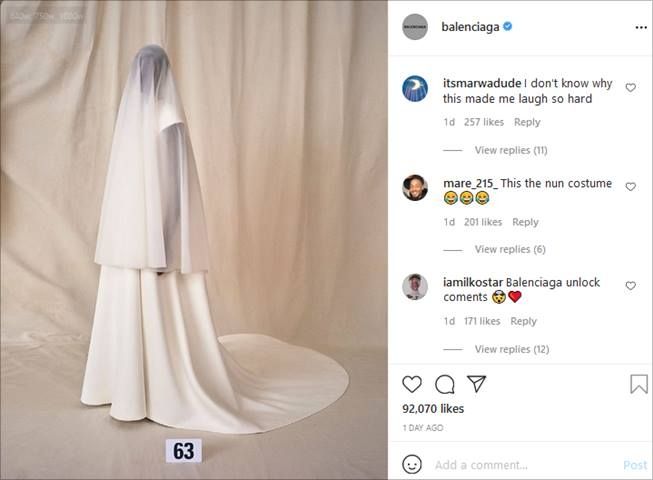 Gaun pengantin dalam koleksi adibusana Balenciaga. (Instagram/@balenciaga)