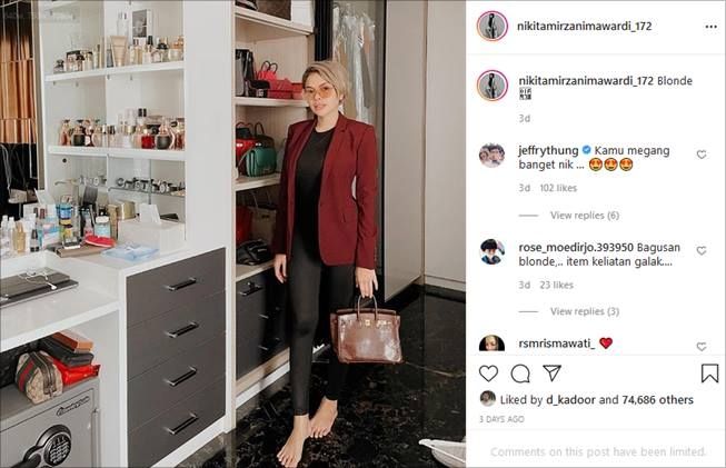 Gaya OOTD Nikita  Mirzani  di Rumah Kece Tenteng Tas  Mewah 