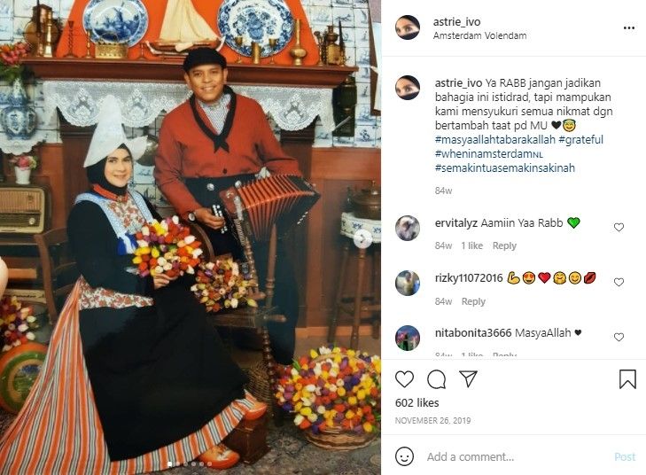 8 Potret Kenangan Astri Ivo dan Suami, Selalu Romantis Selama 35 Tahun