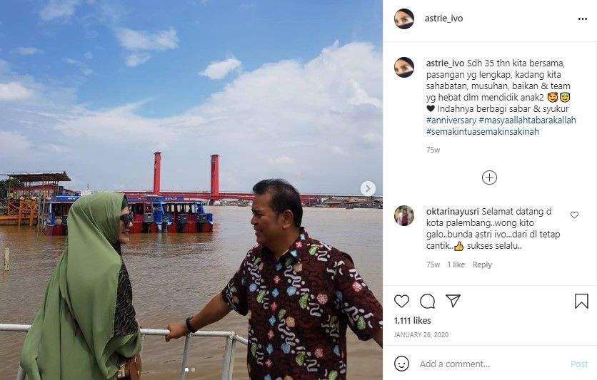 Potret kebersamaan Astri Ivo dan suami. (Instagram/astrie_ivo)