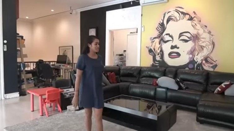 Potret rumah Nia Ramadhani. (YouTube/Jessica Iskandar)