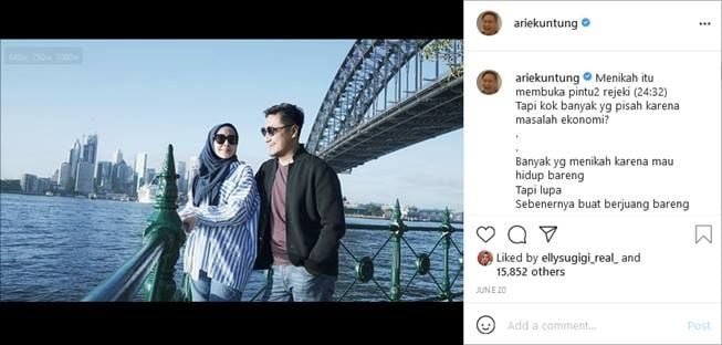 Gaya busana Arie Untung setelah mantap hijrah. (Instagram/@ariekuntung)