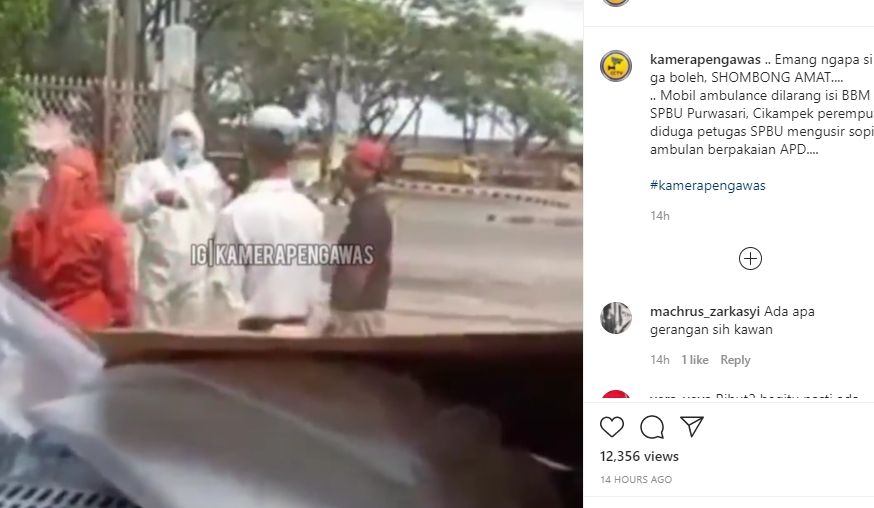 Ibu-ibu cekcok dengan sopir ambulans. (Instagram/kamerapengawas)