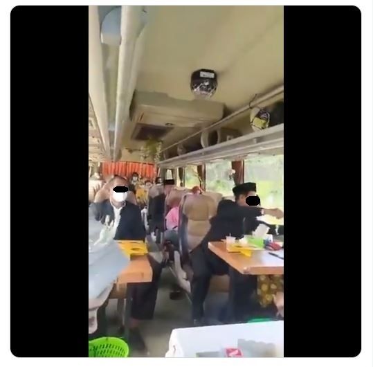 Viral Akad Nikah dan Resepsi Pernikahan di Bus (twitter.com/@Don_Harriz)