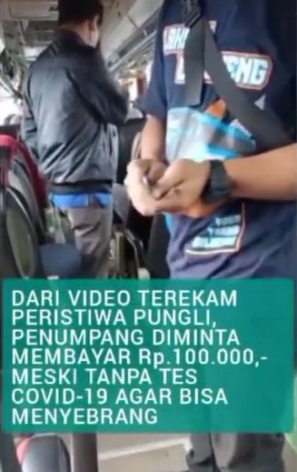 Aksi pria diduga melakukan pungli kepada penumpang bus. (Instagram/kamerapengawas)