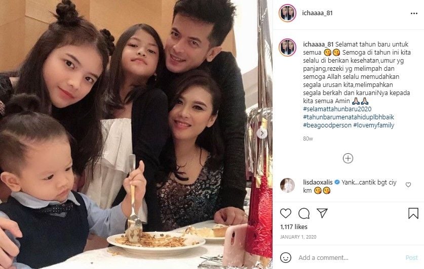 Potret kemesraan Choky Andriano dan istri. (Instagram/ichaaaa_81)