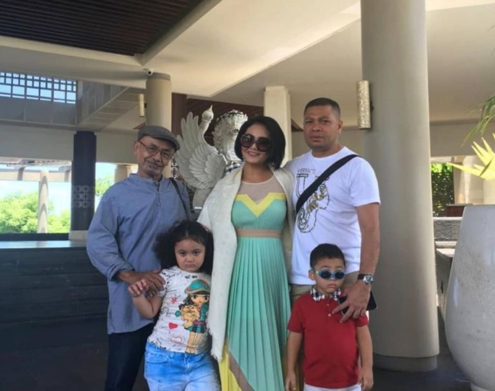 Momen Krisdayanti dan Yuni Shara Bersama Ayah. (Instagram/raullemos06)