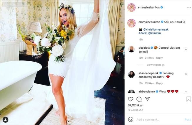 Gaun pengantin sederhana Emma Bunton saat menikah. (Instagram/@emmaleebunton)