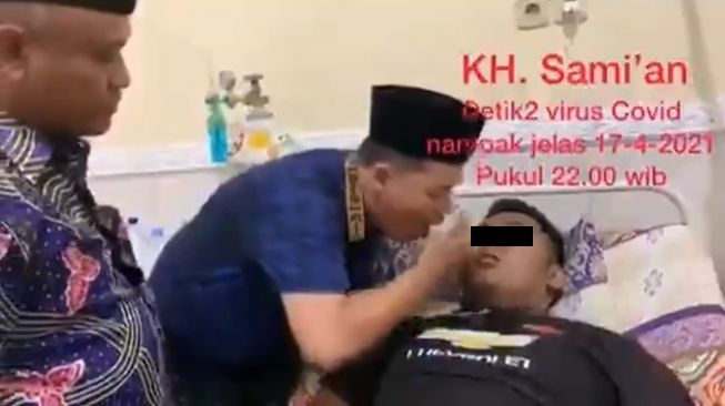 Mau Buktikan Aman, Pria Hirup Nafas Pasien Diduga Positif Covid-19, Foto Duka Cita Beredar. (Twitter)