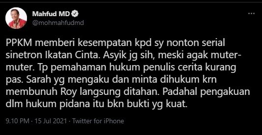 Mahfud MD asyik nonton sinetron. (Twitter/Mahfud MD)