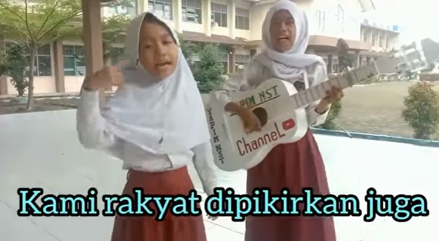 Viral nyanyian dua bocah SD soal aturan PPKM. (Youtube/yapim)