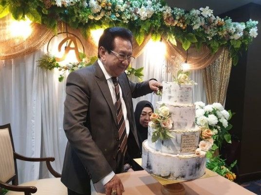 Potret kenangan Anwar Fuady dan istri. (Instagram/fuady_47)