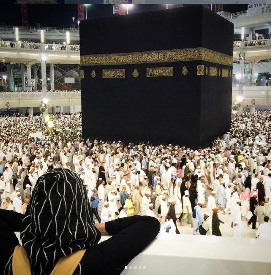 Zaskia Mecca saat ibadah umroh (Instagram)