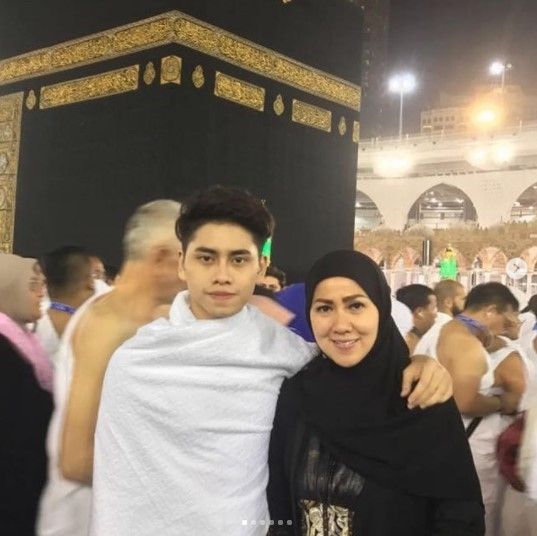 Venna Melinda saat ibadah umroh (Instagram)