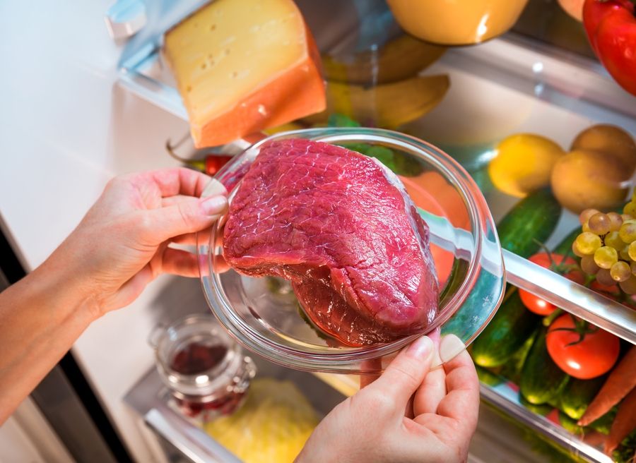 Ilustrasi cara simpan daging kurban di kulkas, menyimpang daging sapi (Elemen Envato)