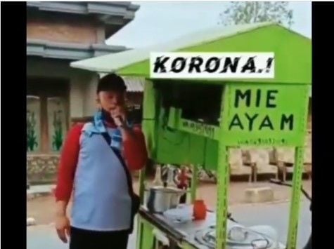 Viral seorang pedagang mempromosikan mie ayamnya bisa memutus mata rantai Covid-19. [Instagram @bocah_dagelang]