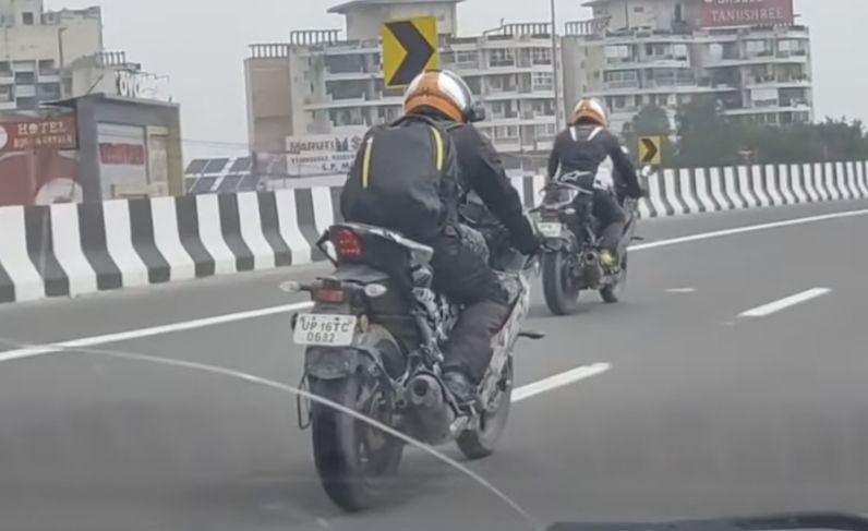 Spyshot motor diduga calon Yamaha R15 baru. (Youtube/Abhinav Bhatt)