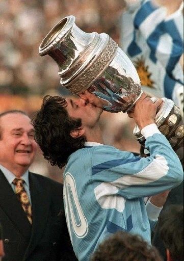 Enzo Francescoli mengantar Uruguay juara Copa America 1995. (ALEJANDRO PAGNI / AFP)