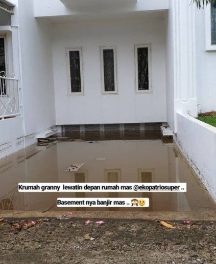 Potret tampak luar rumah Eko Patrio. (Instagram/ekopatriosuper)