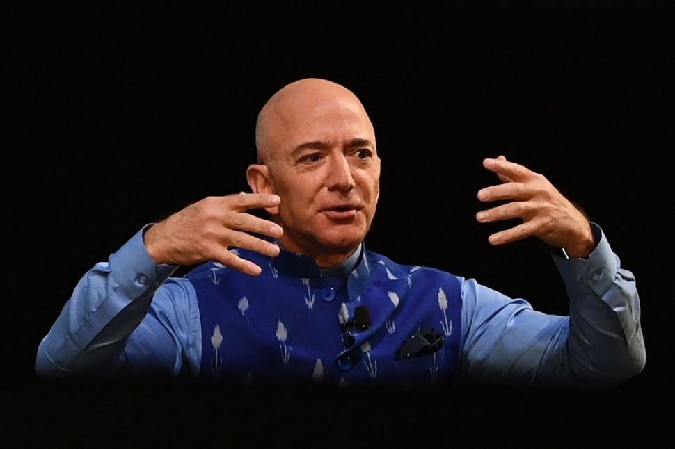 Pendiri Blue Origin Jeff Bezos. [Sajjad Hussain/AFP]