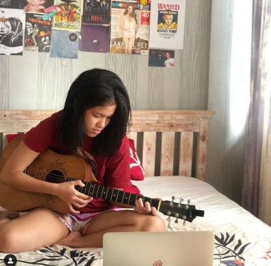 Potret Stella Aisha Anak Ridho Slank. (Instagram/seroja_hafiedz)