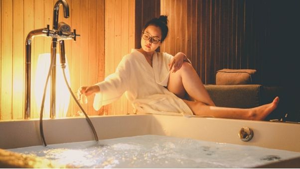 Jacuzzi Bathtub. (Foto: Pexels - DoDo PHANTHAMALY)