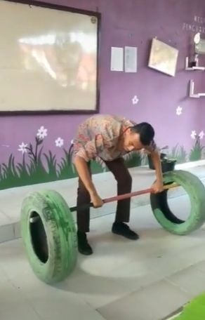 Anak sekolah bikin parodi olimpiade. (Tiktok/@yaudahiya.ih)