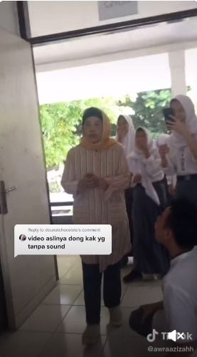 Tiba-tiba guru datang memergoki. (TikTok)