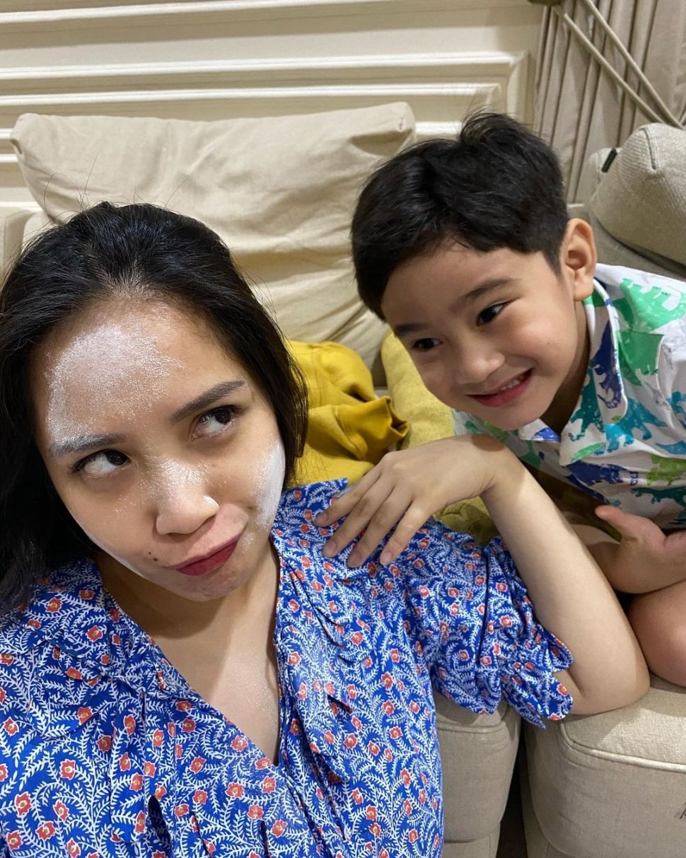 Nagita Slavina dan Rafathar Malik Ahmad. [Instagram]