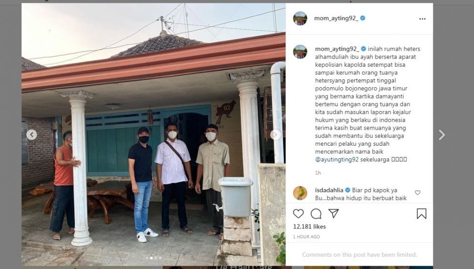 Abdul Rozak ayah Ayu Ting Ting saat berada di rumah heters di Jawa Timur. [Instagram]