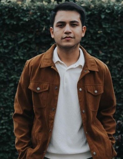 Artis pernah jadi anggota boyband. (Instagram/rizkyalatas)