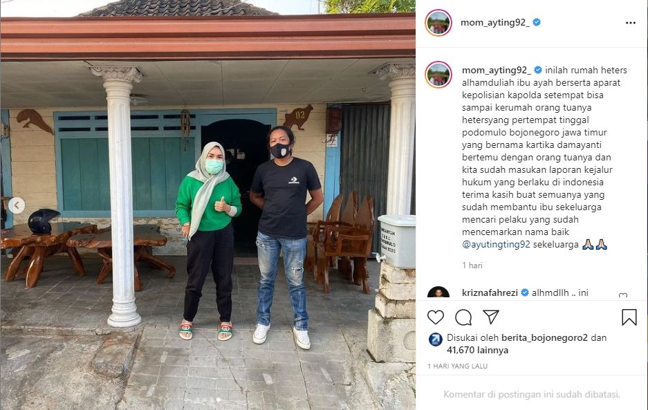 Momen ortu Ayu Ting Ting datangi rumah hater. [Instagram]
