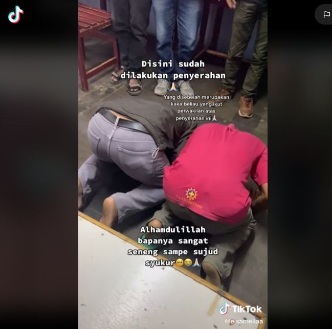 Penjual agar-agar yang viral dapat donasi Rp 100 juta (Tiktok)