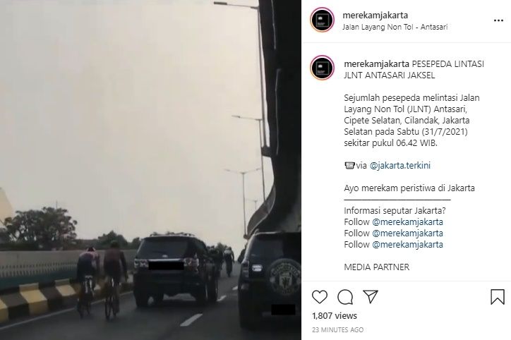 Viral Rombongan Pesepeda Lintasi Jalan Layang Non Tol Jakarta. (Instagram/@merekamjakarta)