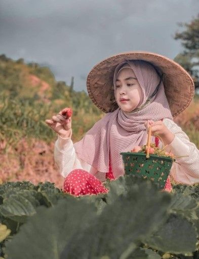 Potret artis berkebun. (Instagram/pesonalombok_)