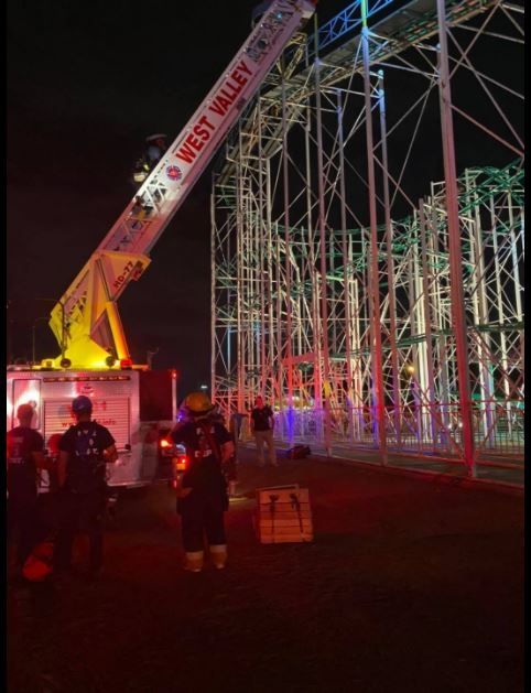 Para remaja terperangkap di wahana roller coaster (Facebook West Valley Fire Department)