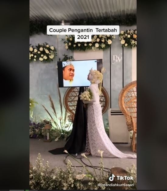 Viral Pasangan Menikah Virtual (tiktok.com/@intandiahkurniasari)