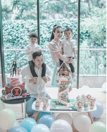 Pose Sandra Dewi bikin salah fokus (Instagram)