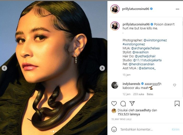 Konsep foto Prilly Latuconsina dengan ular (Instagram)