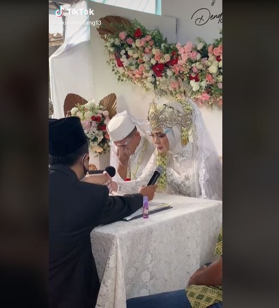 Viral Pengantin Wanita Disangka Ijab Kabul, Begini Kisah di Baliknya (tiktok.com/@akusikentang13)