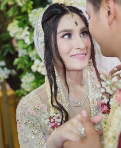 Potret Angbeen Rishi istri Adly Fairuz. (Instagram/angbeenrishi)