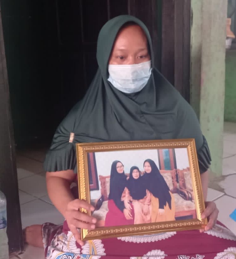 Foto pengantin wanita hilang menjelang hari pernikahan bersama keluarga. [IST]