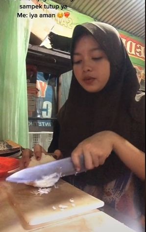 Wanita ungkap rahasia saat jaga warung sampai tutup. (Tiktok/@dsipermata)