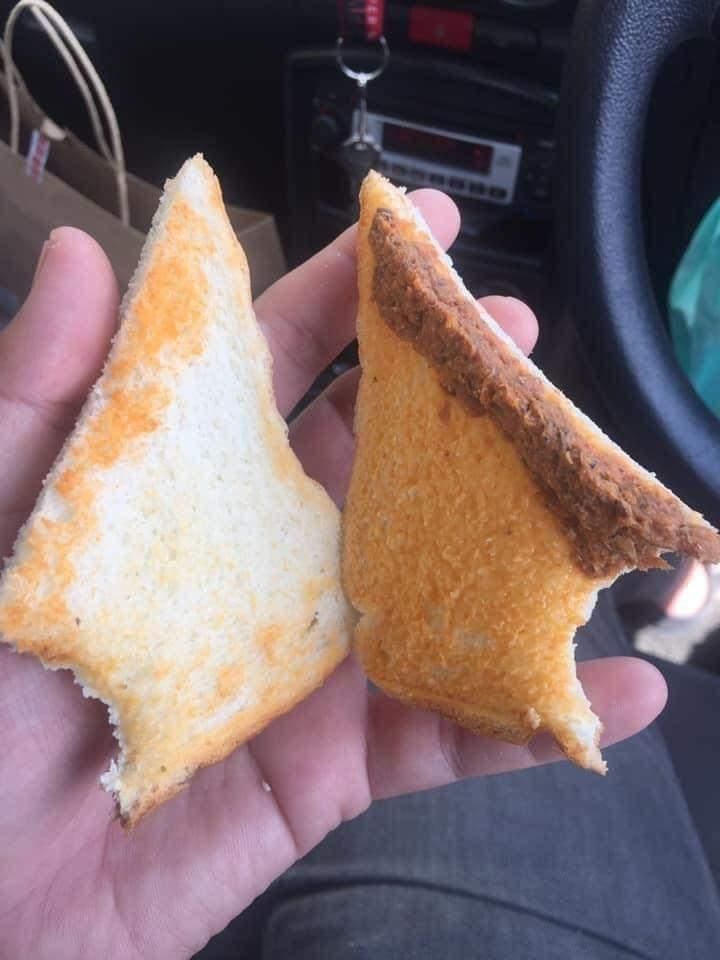Jajan Sandwich Sarden, Viral Warganet Ini Malah Menangis saat Lihat Isiannya. (Instagram/@FOODFESS2)