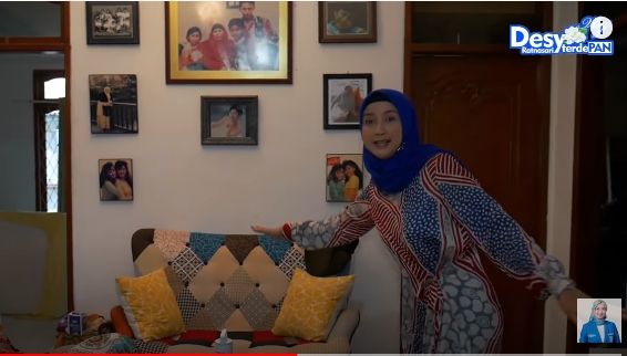 Potret rumah masa kecil Desy Ratnasari. (YouTube/Desy Ratnasari)