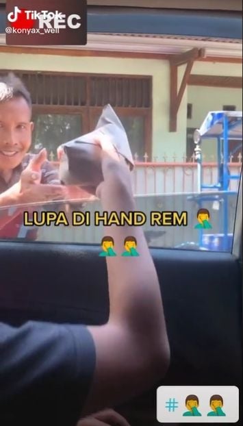 Viral Penjual Susu Lupa Rem Gerobak Pas Terima Nasi Bungkus, Ending Video Ini Jadi Sorotan. (konyax_well)